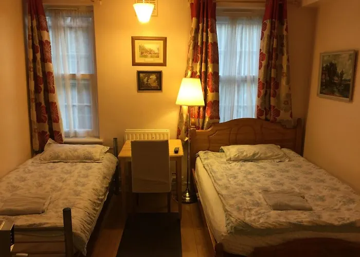 Central Greenwich guest rooms