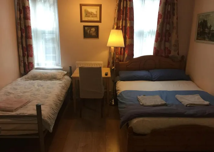 Central Greenwich guest rooms